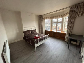 Double Bedroom Near Heathrow Airport & London